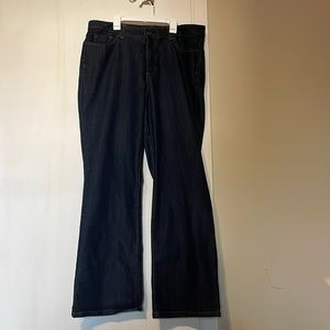 Size 16 Croft&Barrow stretch jeans. Only worn once.